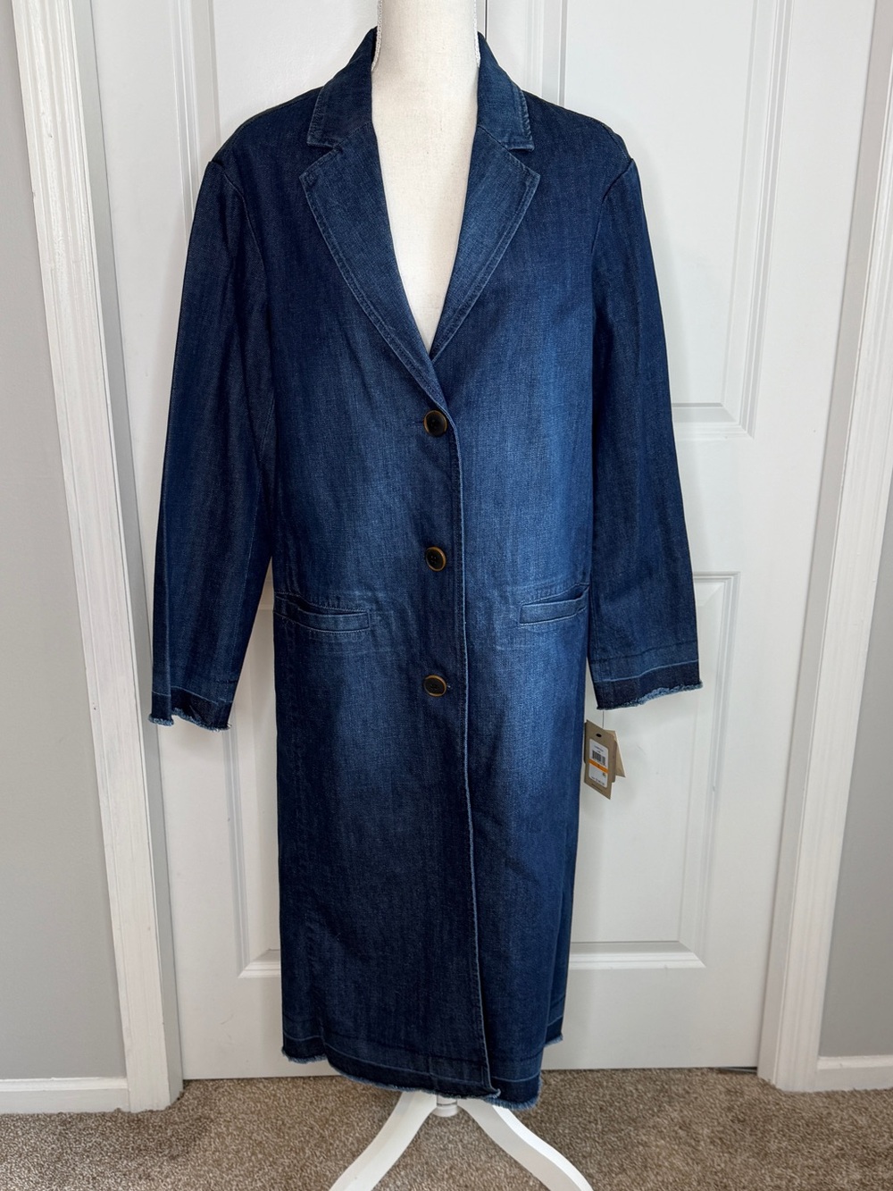 Levi’s Women’s Frayed Trim Denim Duster Coat Small NEW Fall Notched Lapel Button